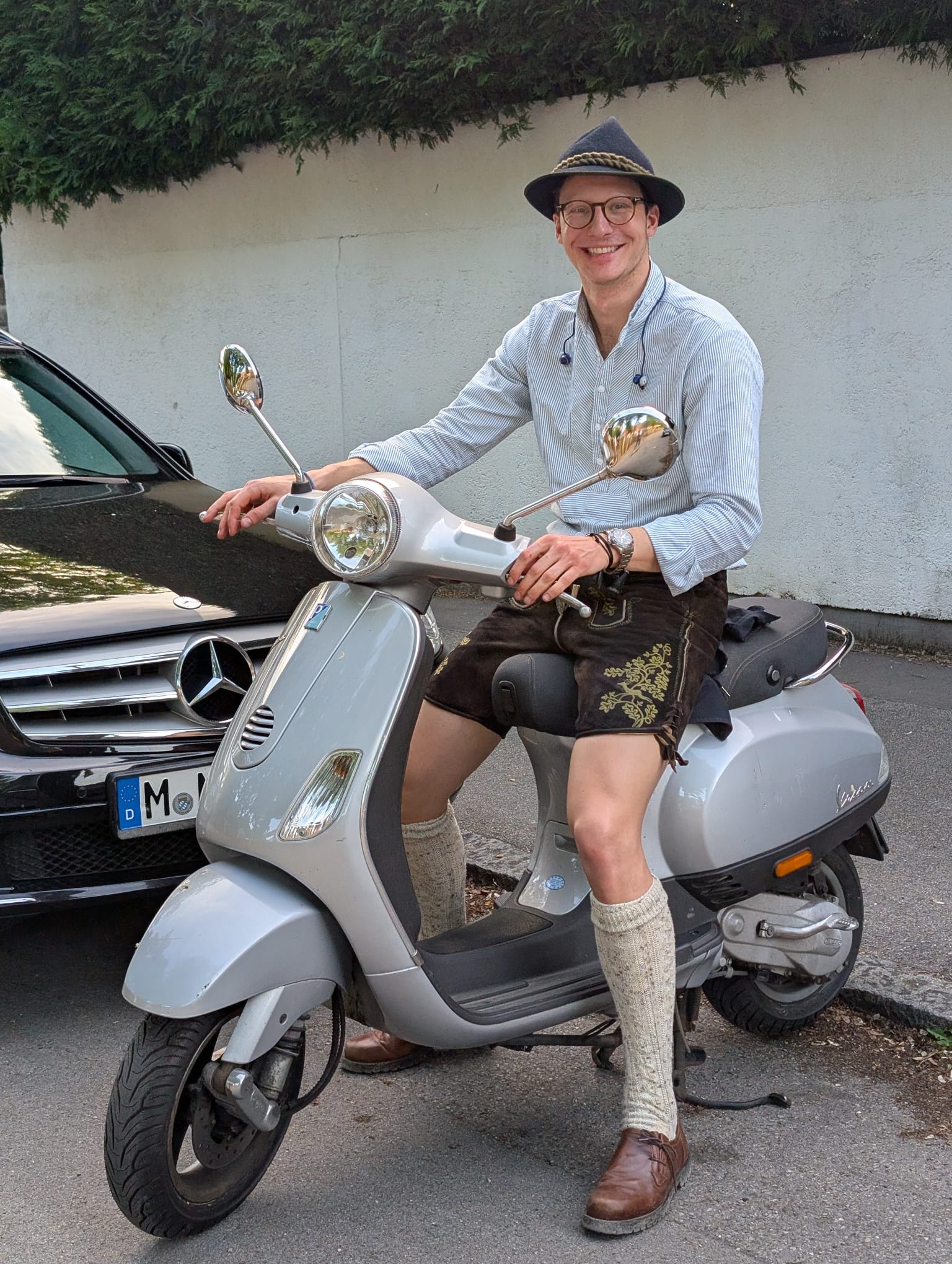 Simon Nebauer - Associate